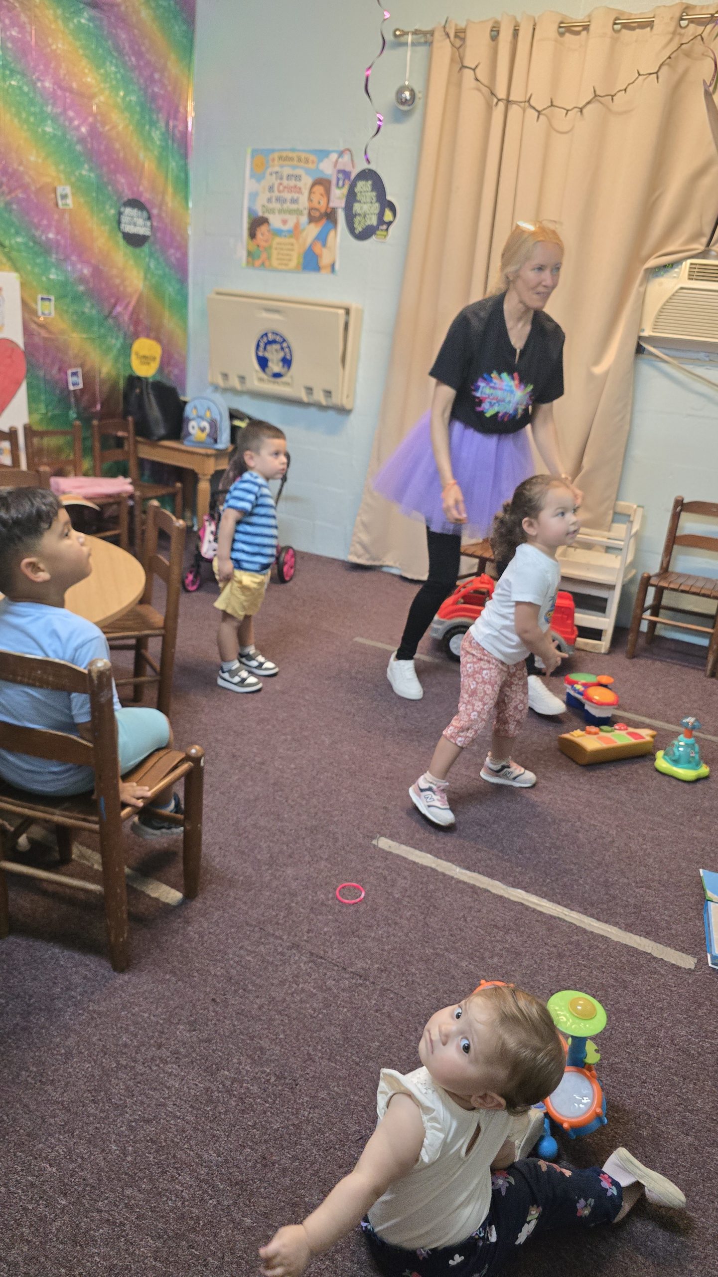 Niños participando en el Ministerio de Niños de Iglesia Bautista Renacer