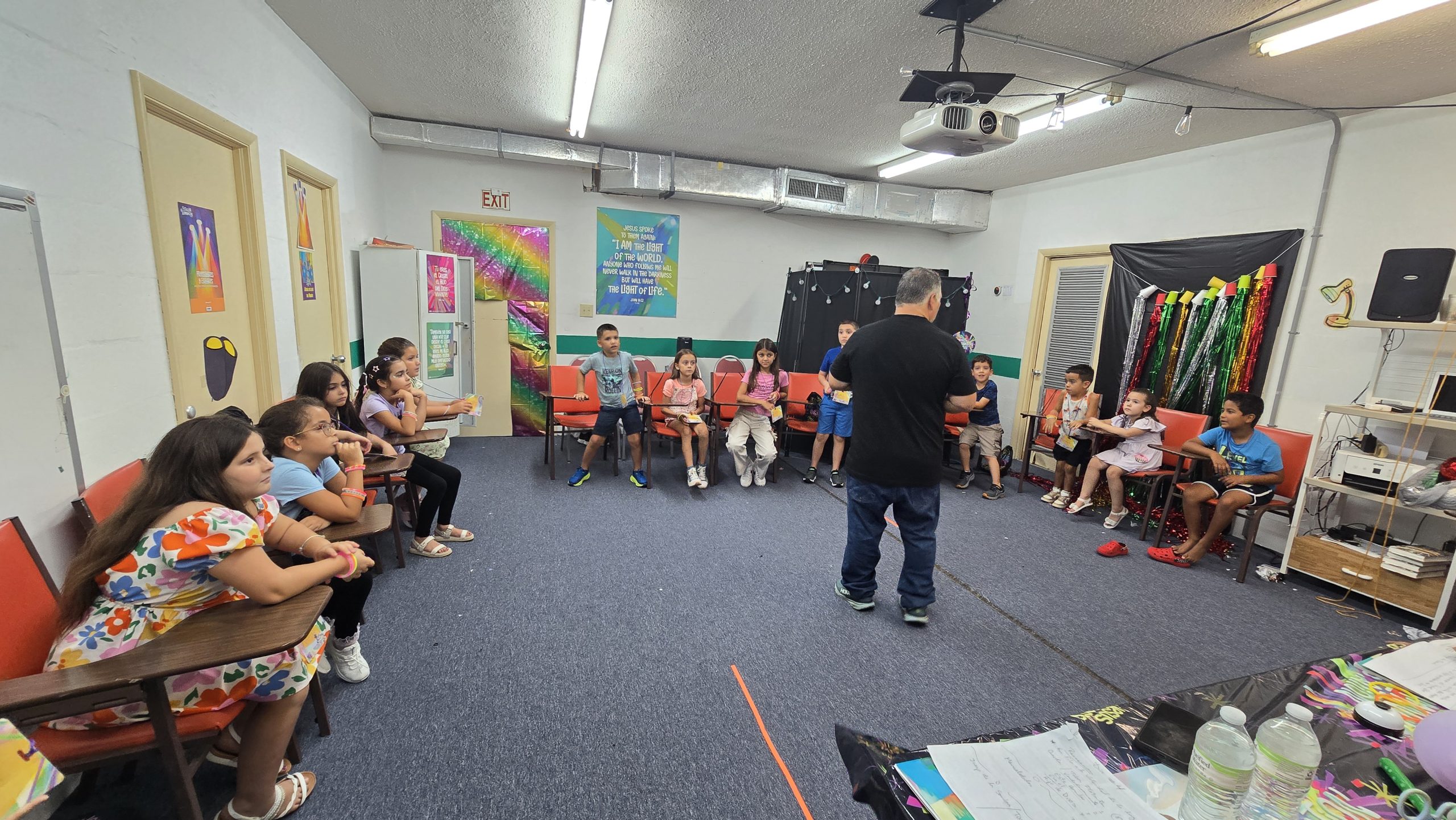 Clase bíblica para niños en Iglesia Bautista Renacer