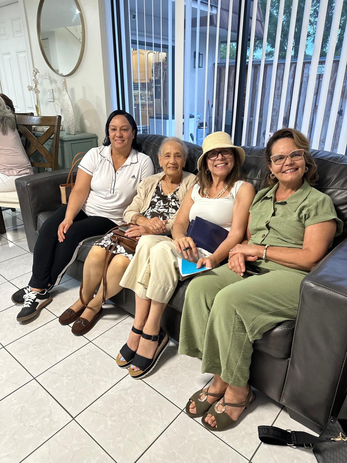 Mujeres de Iglesia Bautista Renacer